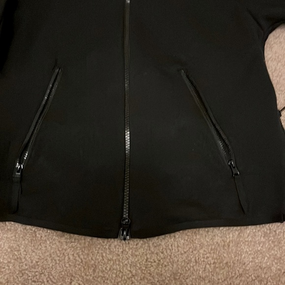 Adidas crop hoodie, two zips pockets in front and zips on the side one of a kind - Picture 2 of 6